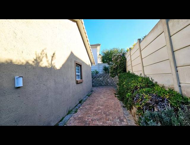 3 BEDROOM HOUSE FOR SALE IN ISLAND VIEW